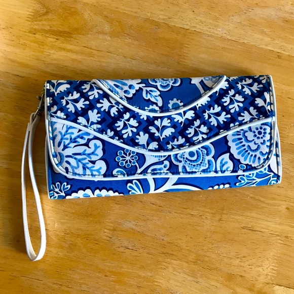 Vera Bradley Blue Lagoon Clutch - NWT - Picture 3 of 6